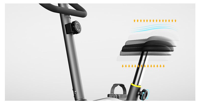 Heltäckt hem upprätt stygg stationär träningscykel