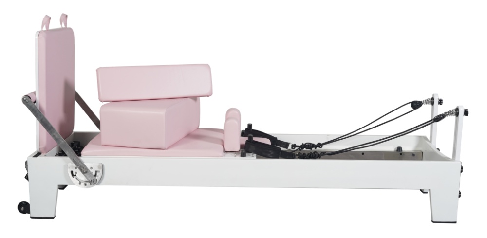 Vit målad ekrosa pilates utrustning