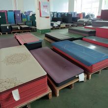 Material, du kan välja olika material för din anpassade yogamatta, till exempel naturgummi, per, pu, kork, tPE, PVC, mocka, eva, jute, hampa, nbr, etc. olika material har olika egenskaper, ett brett utbud av material för att tillgodose dina behov.