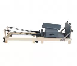 Foldbar Pilates träningsmaskin med träben